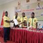 Nicodemus Momo, selaku Ketua Karateker Pemuda Katolik Komcab Kabupaten Tambrauw, saat menerima SK dari Ketua Pemuda Katolik Komda Papua Barat Daya, Yosep Metodius Baru, usai pleno yang dilakukan pada Jumat, (20/10/2023).