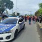 Aparat kepolisian mengawal ketat Jalan Salib dalam perayaan Paskah di Sarmi, Papua. (Polda Papua)