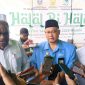Direktur PT Air Minum Jayapura, Entis Sutisna bersama Walikota Jayapura Abisai Rollo dan Wakil Bupati Jayapura Haris Richard Yocku. (Syaiful)