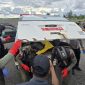 Proses evakuasi jenazah pendulang emas korban penyerangan KKB di Kabupaten Yahukimo, Papua Pegunungan. (Satgas Damai Cartenz)