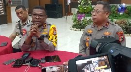 Kapolda Papua, Irjen Pol Patrige Renwarin saat memberikan keterangan pers. (Foto: Syaiful)
