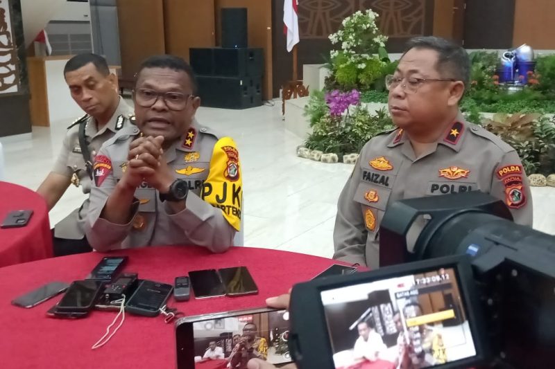 Kapolda Papua, Irjen Pol Patrige Renwarin saat memberikan keterangan pers. (Foto: Syaiful)