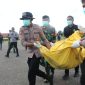 Aparat gabungan mengevakuasi jenazah pendulang emas korban pembantaian KKB di Kabupaten Yahukimo. (Satgas Damai Cartenz)
