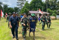 Momen anggota OPM wilayah Maybrat berinisial YSA saat kembali ke pangkuan NKRI. (Satgas Yonif 501/BY)