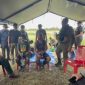 Dua pendulang emas yang selamat dari serangan KKB di Kabupaten Yahukimo, Papua Pegunungan. (Satgas Damai Cartenz)