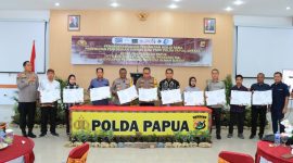 Kapolda Papua, Irjen Patrige Renwarin bersama BRI dan Developer usai teken kerjasama pemenuhan  perumahan subsidi Polri. (Humas Polda Papua)