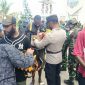 Personel gabungan Polri, TNI dan BNNP Papua melakukan pemeriksaan terhadap pelintas batas di PLBN Skouw, Distrik Muara Tami, Kota Jayapura, Selasa 30 Desember 2025. (Foto: Humas Polresta Jayapura Kota)