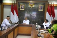 Paulus Waterpauw saat rapat dengar pendapat (RDP) bersama Bupati Lanny Jaya dan jajaran Pemerintah Provinsi Papua Pegunungan di Kantor Sekretariat Negara pada Kamis 8 Januari 2026. (Foto: Tim Paulus Waterpauw)