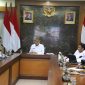 Paulus Waterpauw saat rapat dengar pendapat (RDP) bersama Bupati Lanny Jaya dan jajaran Pemerintah Provinsi Papua Pegunungan di Kantor Sekretariat Negara pada Kamis 8 Januari 2026. (Foto: Tim Paulus Waterpauw)