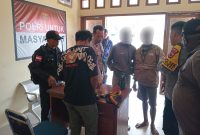 Polisi mengamankan dua pelaku pencurian BBM Solar milik Perusahaan Sawit di Kampung Bupul Indah, Distrik Elikobel, Kabupaten Merauke. (Ist)