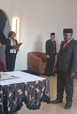 Bupati Lanny Jaya Hadiri Sidang PAW DPRK, Tegaskan Komitmen Demokrasi