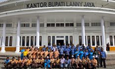 Bupati Lanny Jaya Lepas 62 Paskibra: “Kalian Adalah Wajah Masa Depan Daerah Ini”
