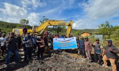 Bupati Lanny Jaya Tinjau Pembukaan Akses Jalan Menuju Sekolah Rakyat dan Koperasi Merah Putih di Gelok Beam