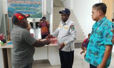 Bupati Yoas Beon Salurkan Dana Otsus untuk Lapangan Terbang Mbua dan Yigi