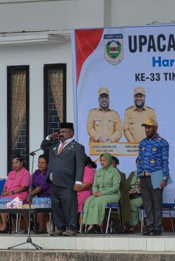 Bupati Lanny Jaya Pimpin Upacara Harganas, Ajak Ayah Jadi Teladan Keluarga