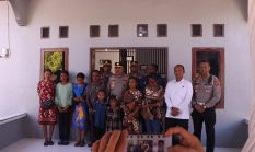 Bedah Rumah Polres Nabire Ubah Gubuk Reyot Jadi Hunian Impian, Tangis Haru Iringi Peresmian oleh Kapolda Papua Tengah