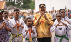 Gubernur John Tabo Apresiasi Kontingen Taekwondo Papua Pegunungan Peraih 13 Medali