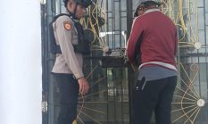 Sekelompok Warga Memalang Kantor Bupati dan BPKAD Nduga, Karena Kecewa Kinerja Pemerintah