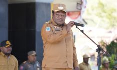 Apel Pagi Pemkab Puncak Jaya Jadi Momentum Perkuat Tanggung Jawab Aparatur, Mus Kogoya Ingatkan CPNS, Honorer, dan OPD Jalankan Kewajiban dengan Serius