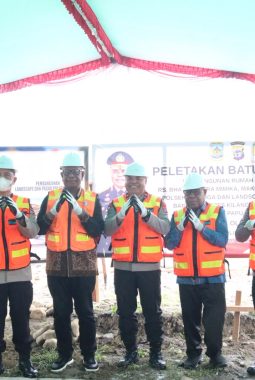 Langkah Nyata Perkuat Pelayanan Publik: Batu Pertama Pembangunan Polsek Agimuga, Kokonao, dan Fasilitas Kesehatan Bhayangkara Mimika Diletakkan