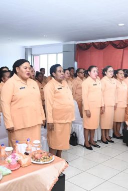 Ketua DWP Lanny Jaya Ny. Premina K. Wenda Hadiri Sertijab Ketua DWP Papua Pegunungan, Tegaskan Komitmen Kebersamaan dan Sinergi Organisasi