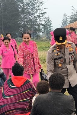 HKGB ke-74, Bhayangkari dan Polres Puncak Hadir Menyapa Warga Kampung Kago