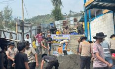 Gotong Royong Polres Intan Jaya dan Warga Sugapa: Kebersamaan Bangun Masjid Al Hudha Jadi Simbol Toleransi dan Persaudaraan