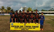 Duel Bergengsi di Lapangan Satpolairud Nabire, SMPN 5 dan SMPN 1 Nabire Barat Berebut Trofi Kapolda Papua Tengah Cup I 2026