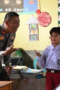 Polres Dogiyai Dekatkan Polisi dan Generasi Muda Lewat Program Polidik, Tanamkan Disiplin dan Karakter Sejak Usia Dini